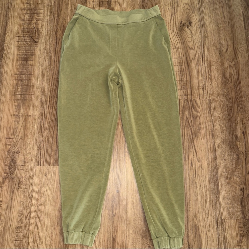 Lululemon Softstreme Relaxed HR Pant Size 10 BRZG Bronze Green Jogger - Picture 3 of 8